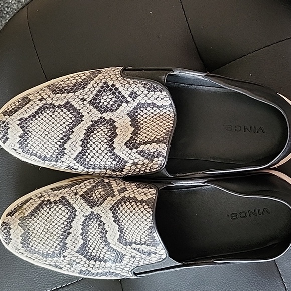 Vince slip on Garvey style black and white snake skin slip on shoes size 9 - Picture 3 of 3